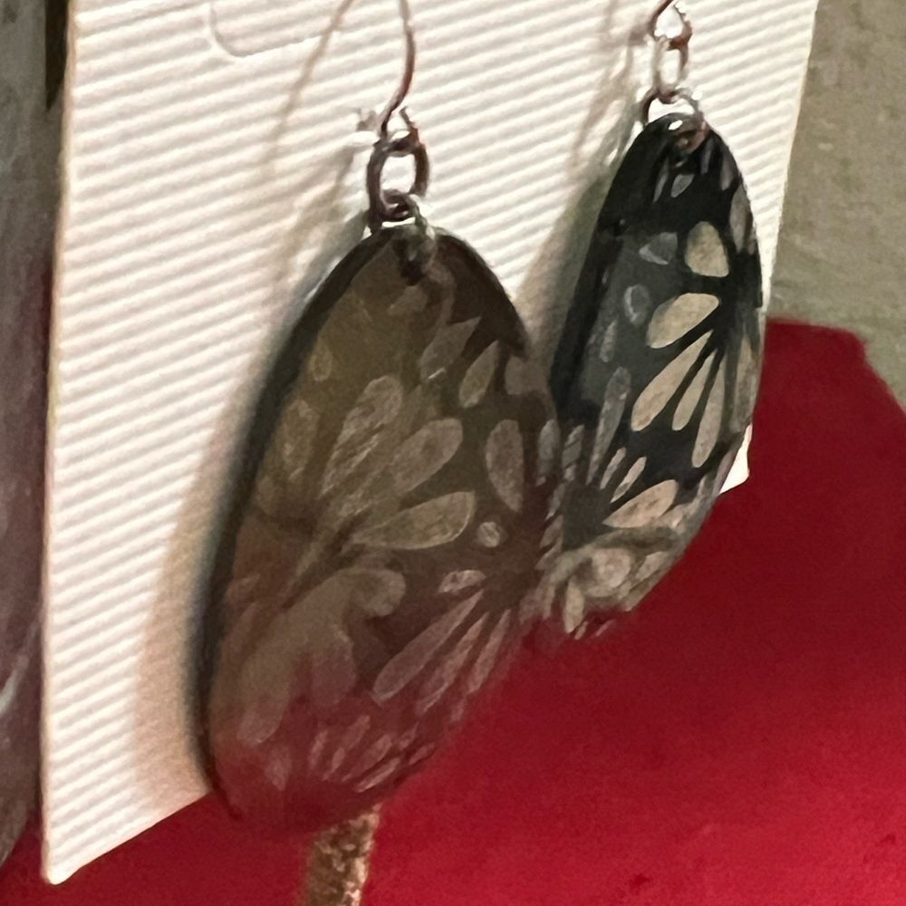 Premier Designs Shell-Cracker Teardrop Earrings W… - image 4